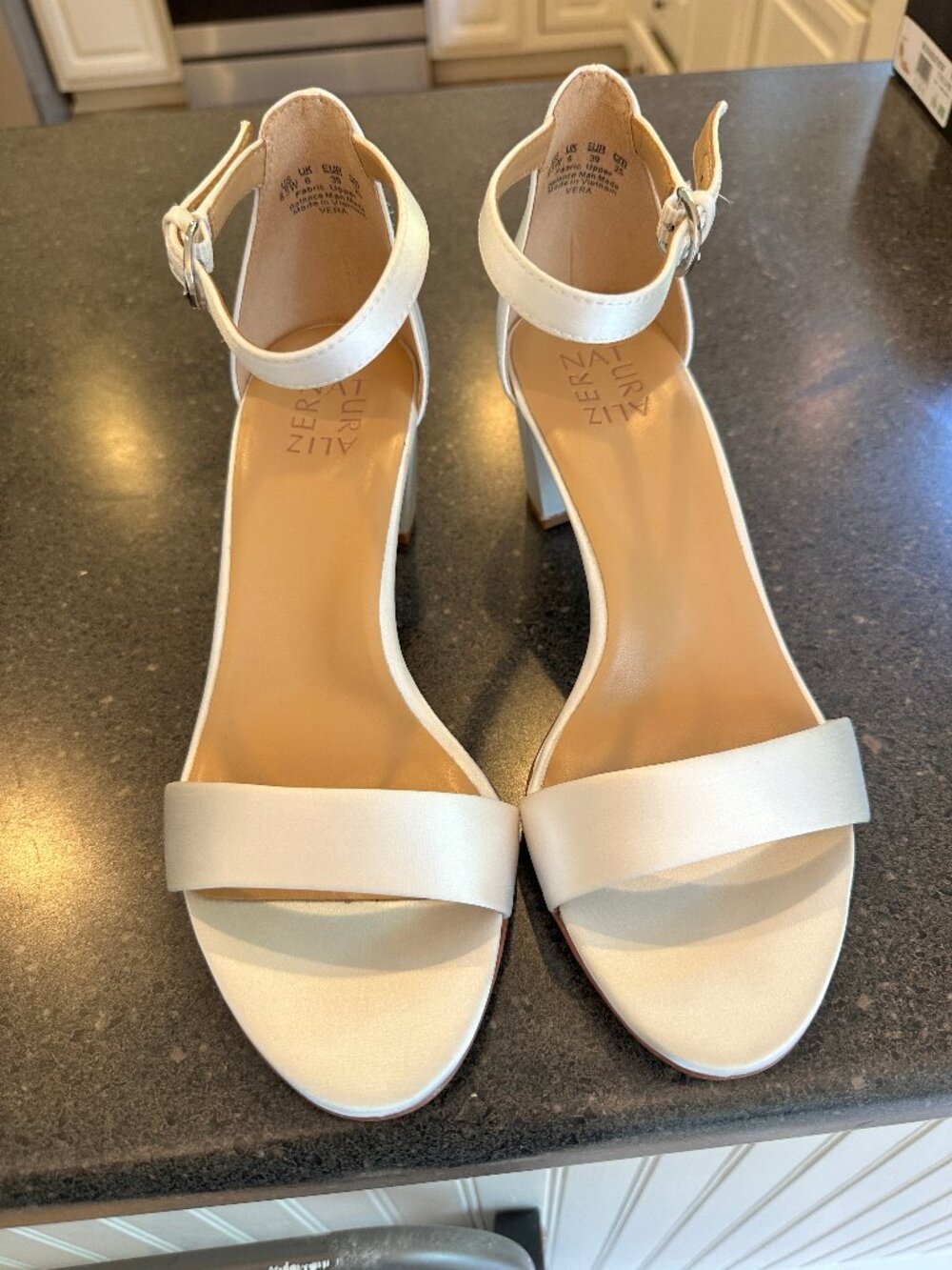 Naturalizer Vera Heels 8.5 WIDE